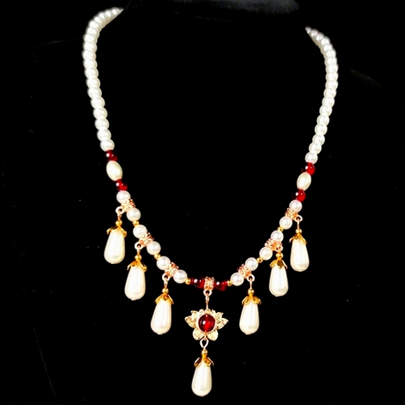 Retro pearl tassel necklace with red rhinestones & gold tone flower trim. - Picture 1 of 7